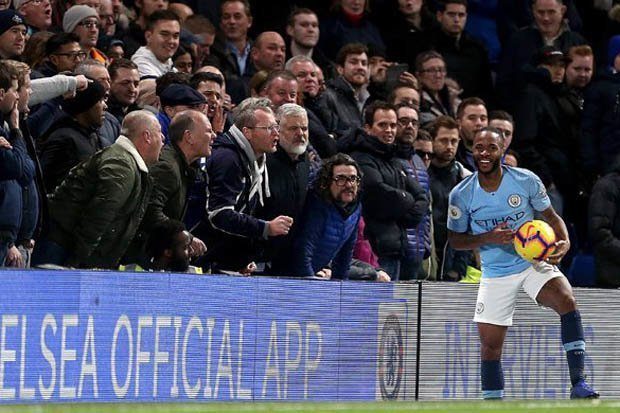 رداً على العنصرية.. لاعبو الدوري الإنجليزي يقاطعون مواقع التواصل