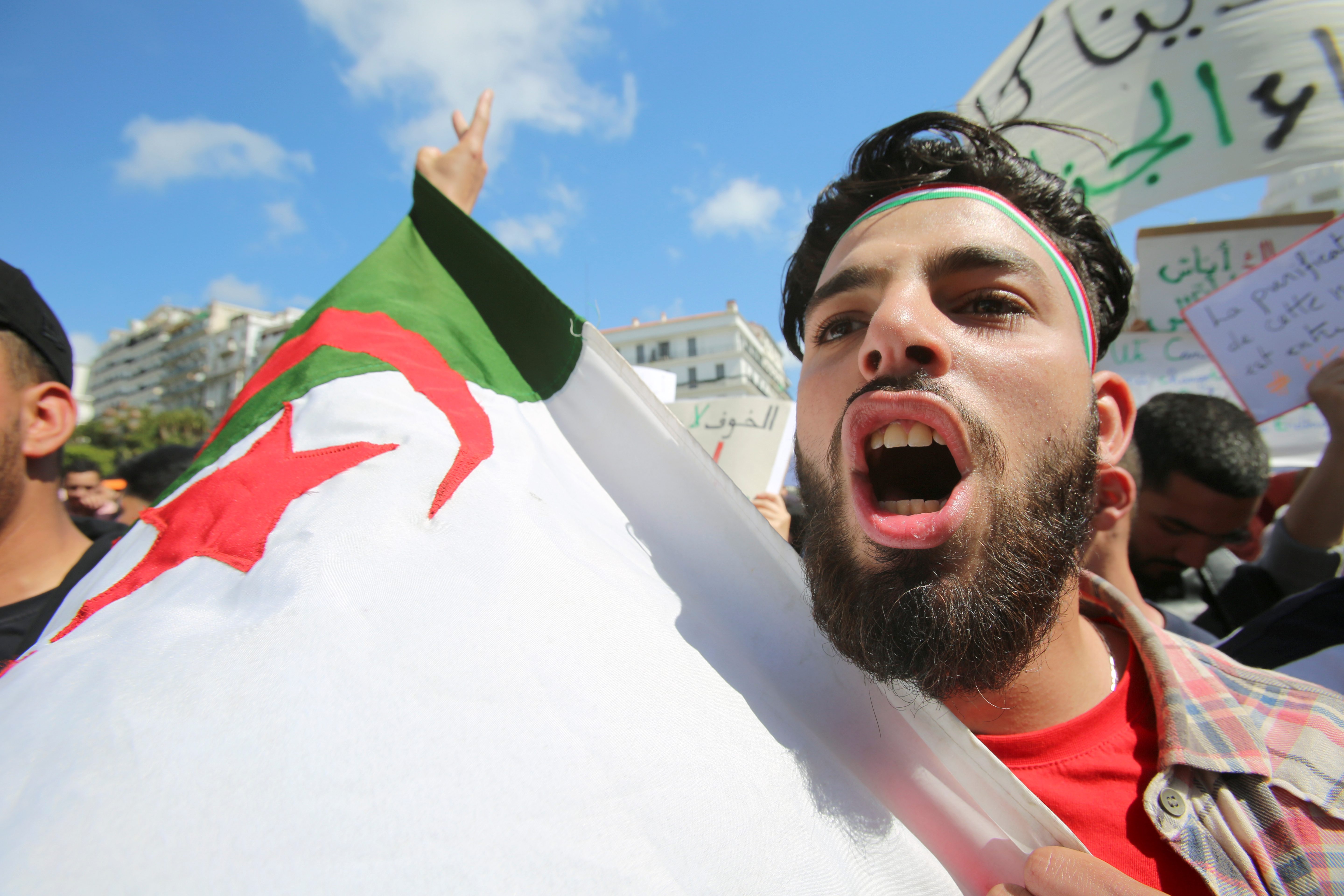 حزب بوتفليقة يطلب «الصفح»