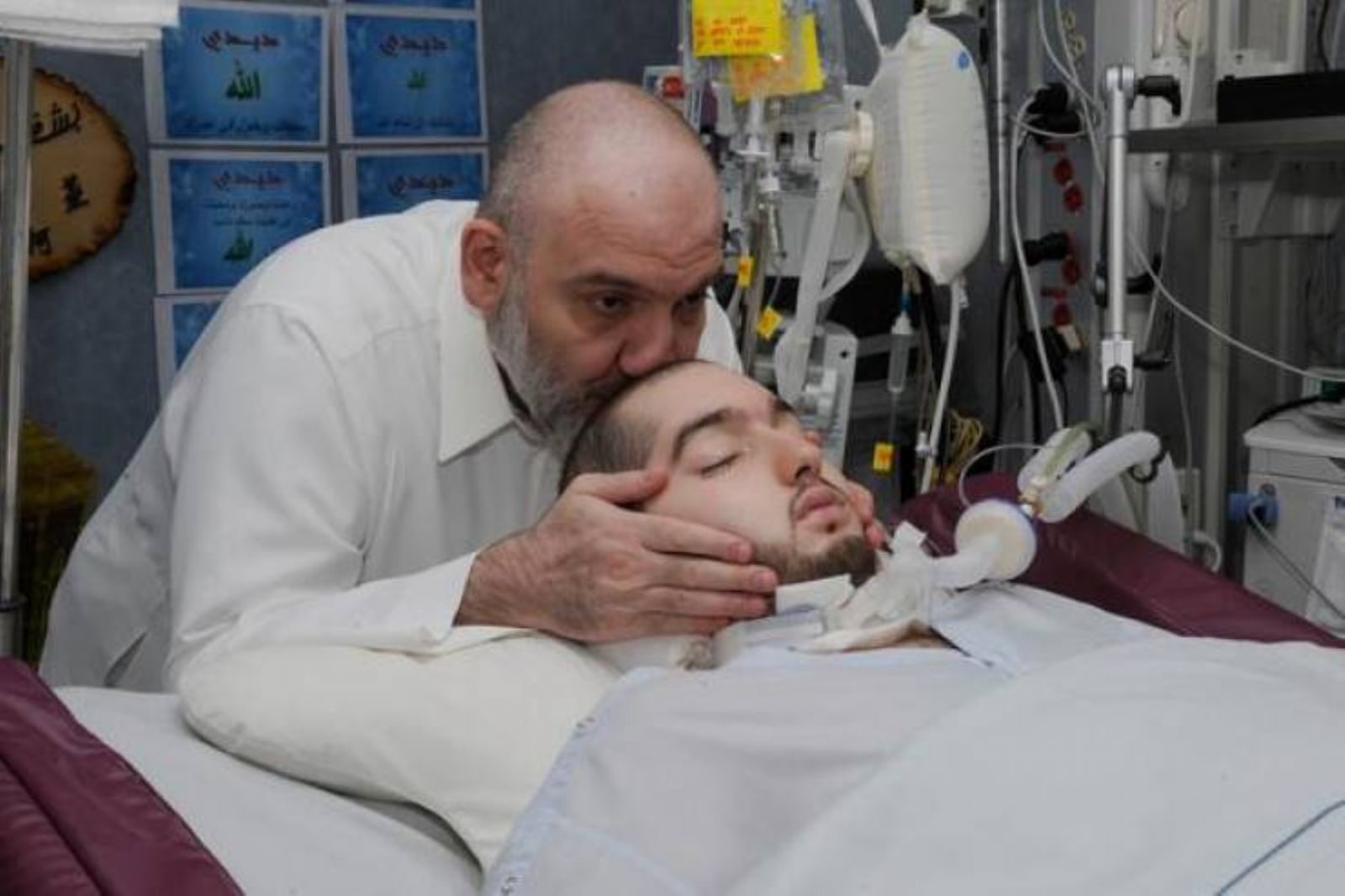 الأمير وليد بن خالد يحرك رأسه