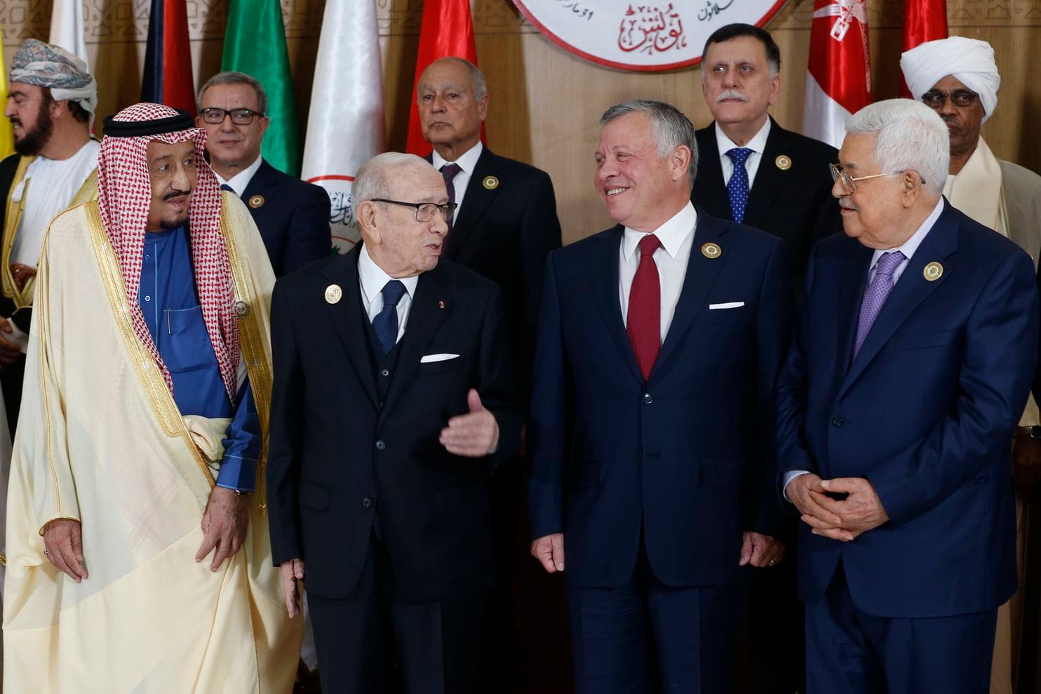 تُعقد القمة العربية الطارئة في مكة بدعوة من الرياض بالتوازي مع انعقاد قمتين في مكة «خليجية وإسلامية» يومَي الخميس والجمعة