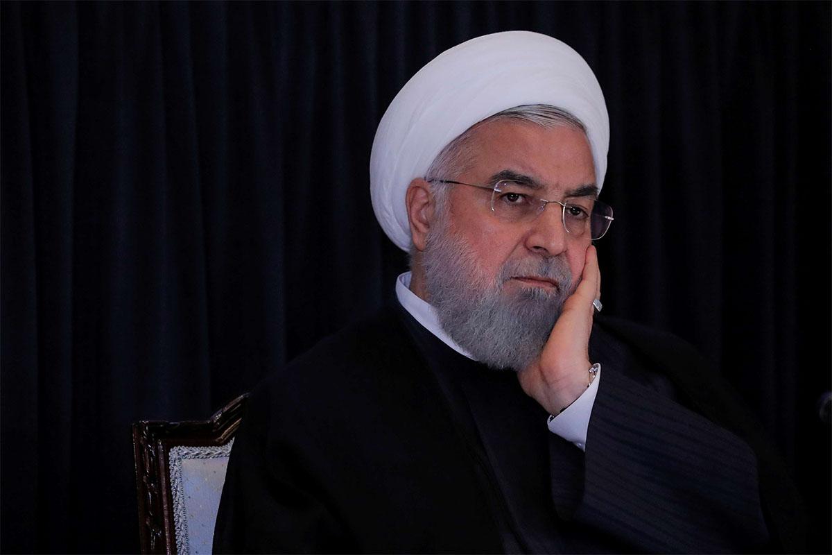 صلاحياته تتقلص وموقفه يضعف.. المحافظون في إيران يستهدفون روحاني مع اشتداد الضغط الأمريكي