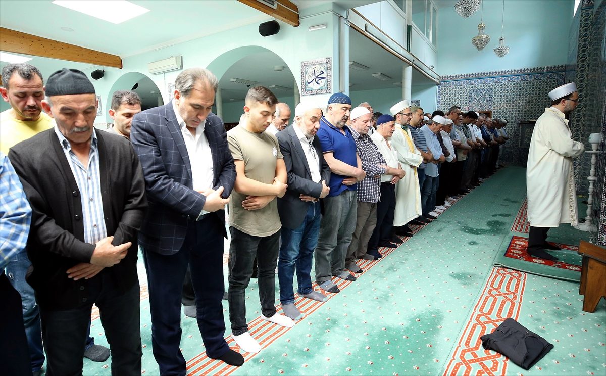صلاة الغائب على محمد مرسي حول العالم