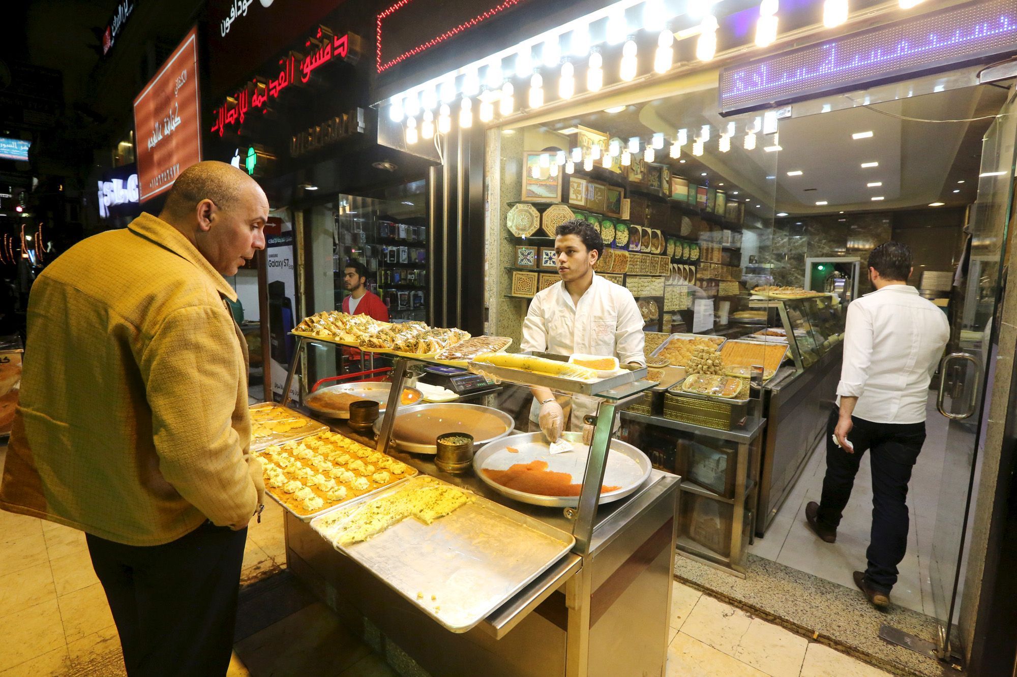 حملة السوريين منورين في مصر
