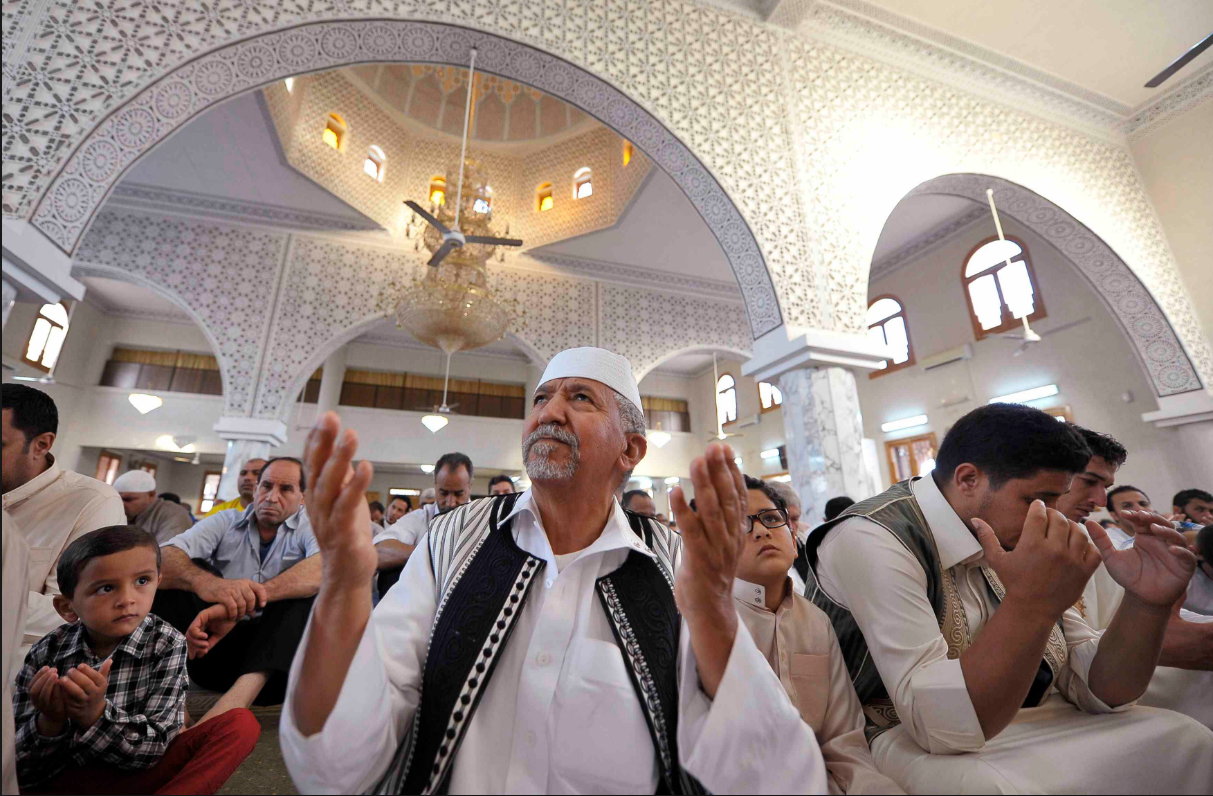 ليبيا تتراجع وتعلن الثلاثاء العيد