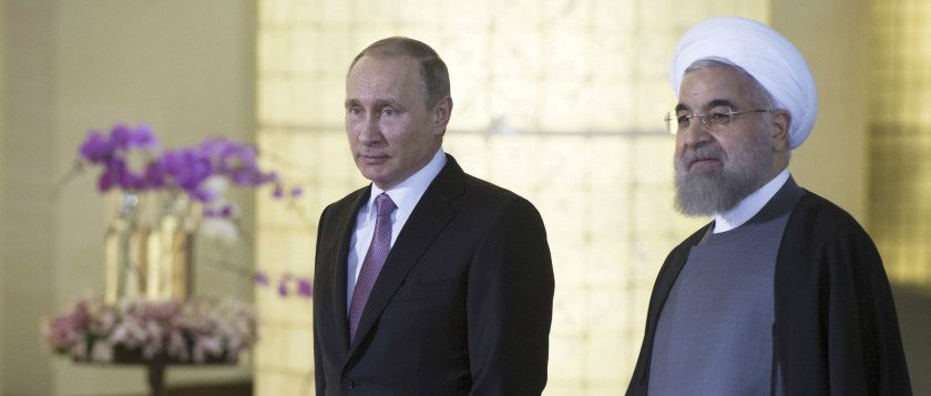 اطردوا الإيرانيين.. تفاصيل الخطة الأمريكية لتقسيم كعكة الاقتصاد السوري مع روسيا 