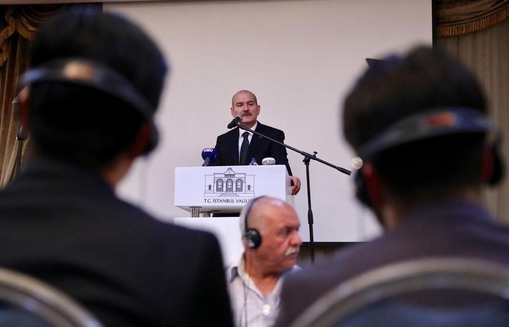 وزير الداخلية التركي سليمان صويلو خلال لقائه بإعلاميين سوريين وعرب في إسطنبول - ديلي صباح