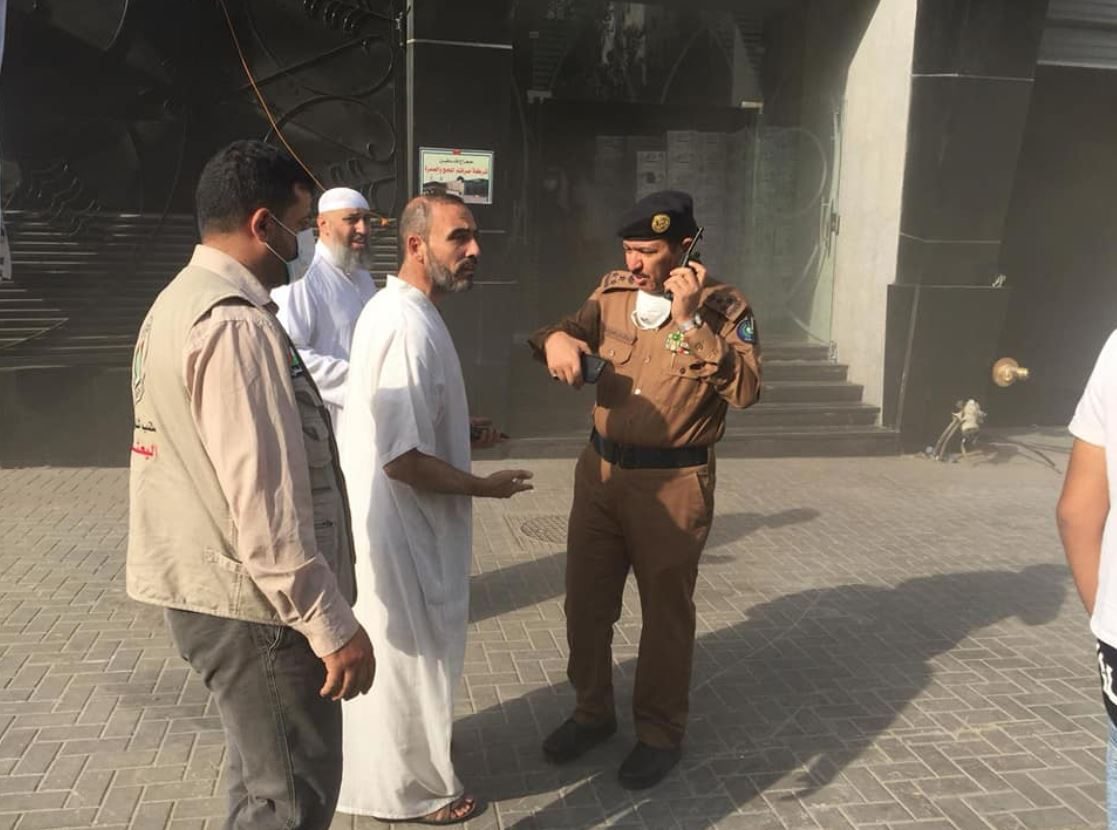 السيطرة على حريق شب بأحد فنادق مكة وإجلاء 700 حاج