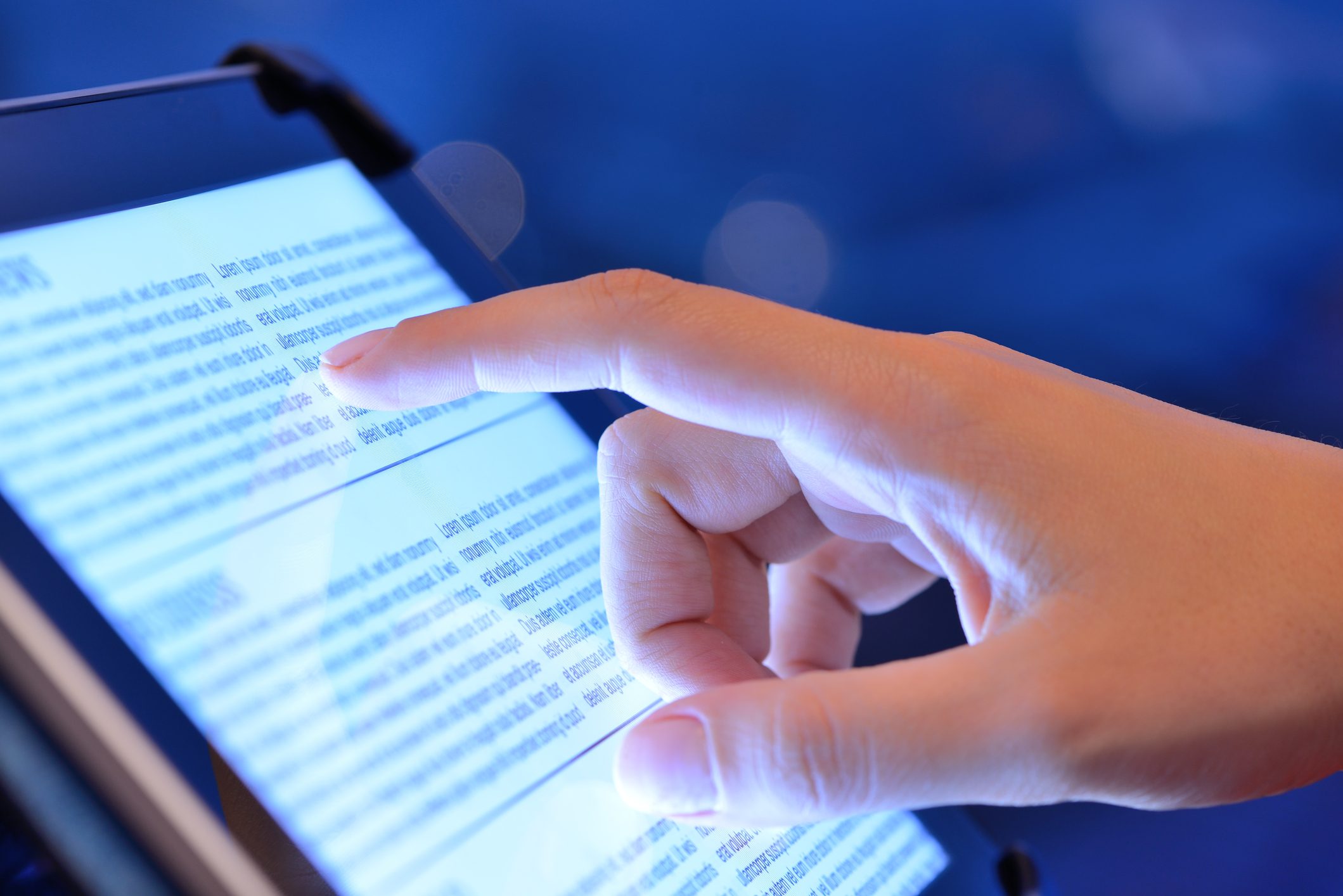 هكذا يمكنك قراءة النصوص بسهولة على أجهزة أندرويد وiOS والإنترنت