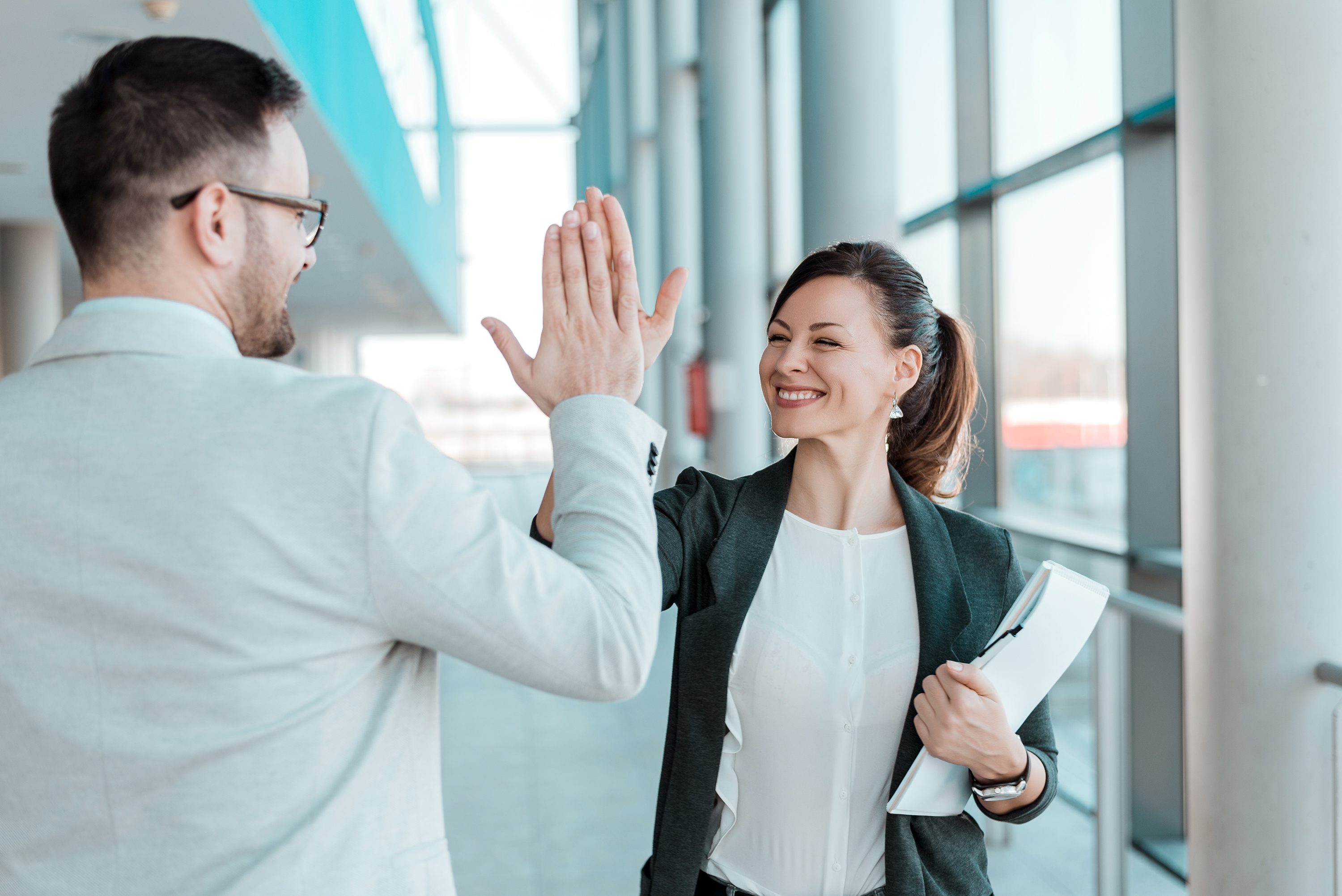 كيف تكون محبوباً في العمل؟