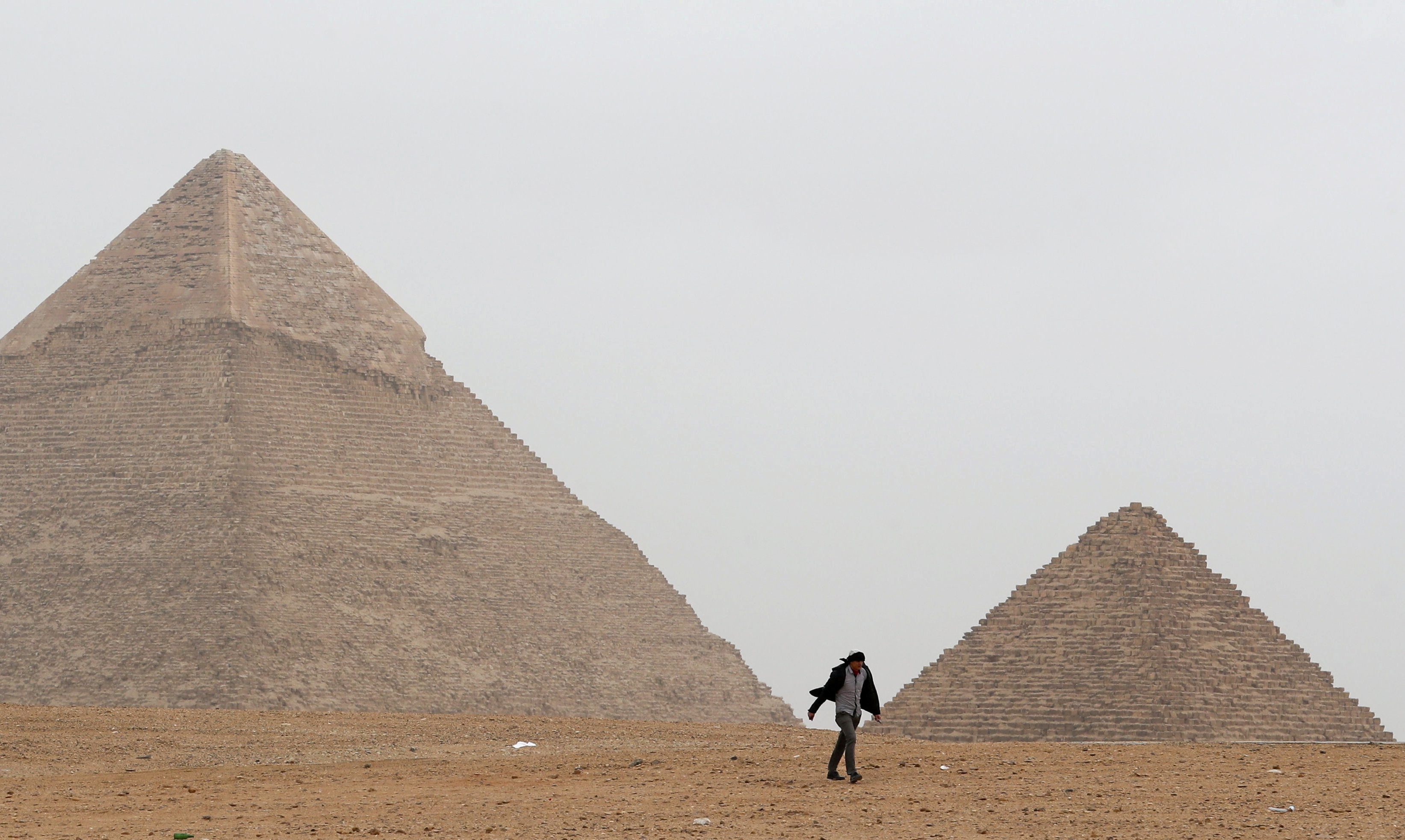 صورة للأهرامات المصرية/ رويترز