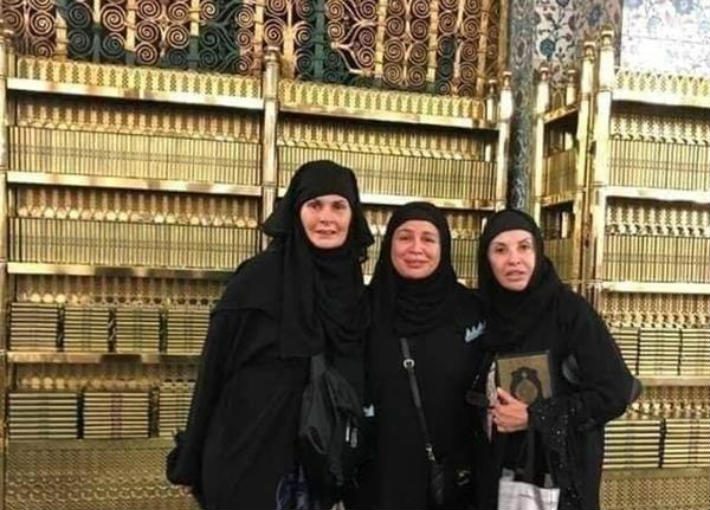 بعد صورتهن من المسجد النبوي.. يسرا ترد على أحاديث فتح الروضة الشريفة لها مع إلهام شاهين وهالة سرحان