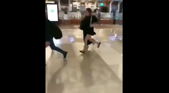 لحظات من الرعب أثناء وقوع زلزال شديد في إندونيسيا تسبب بمقتل شخص