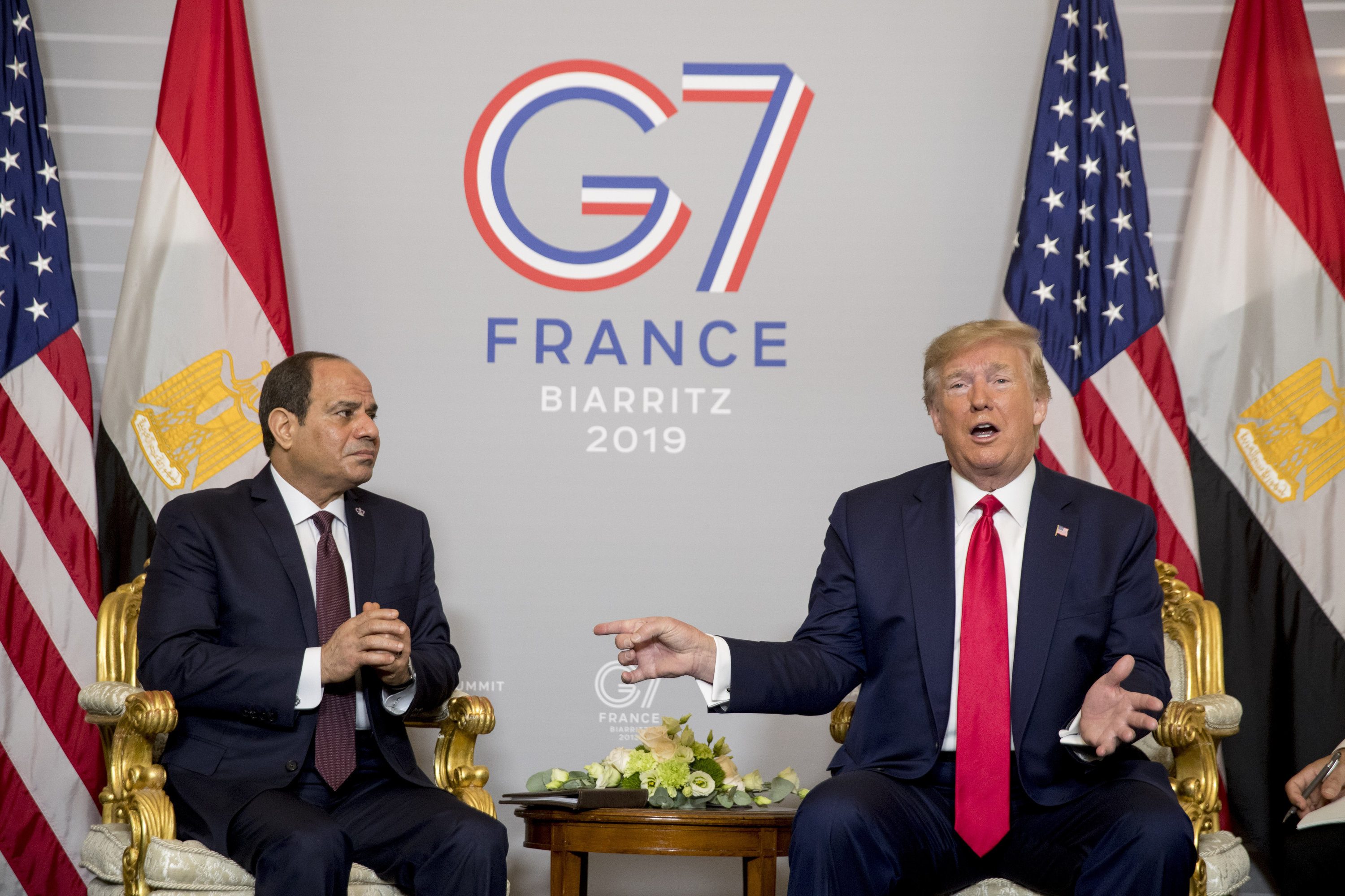 ملف تحت الطلب.. ترامب يستطيع الضغط على السيسي بـ«حقوق الإنسان» لكنه يحتضنه بدلاً من ذلك.. لماذا؟