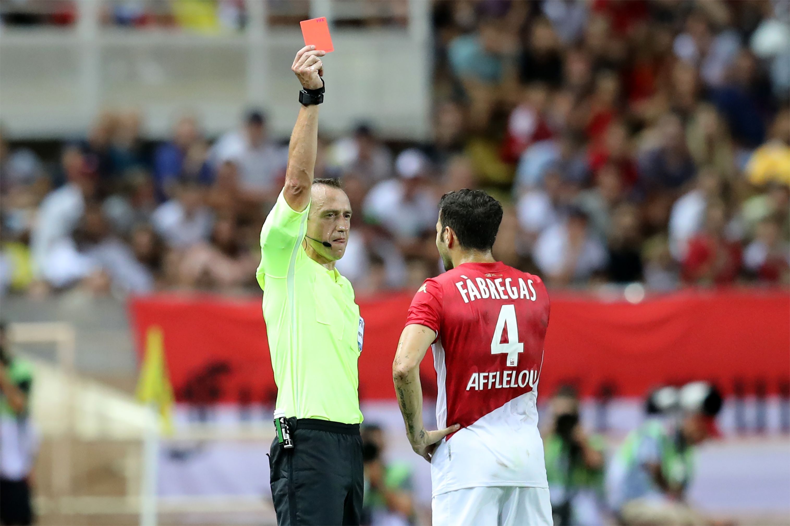 برشلونة الناجي الوحيد.. فابريغاس لا يتعلَّم من أخطاء الماضي بطرد جديد مع موناكو