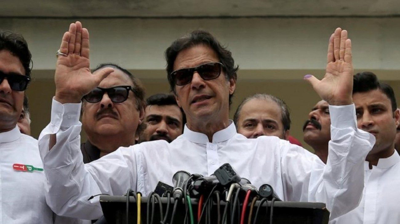 عام على حكم عمران خان لباكستان.. العملة المحلية تراجعت والتضخم يؤلم المواطنين