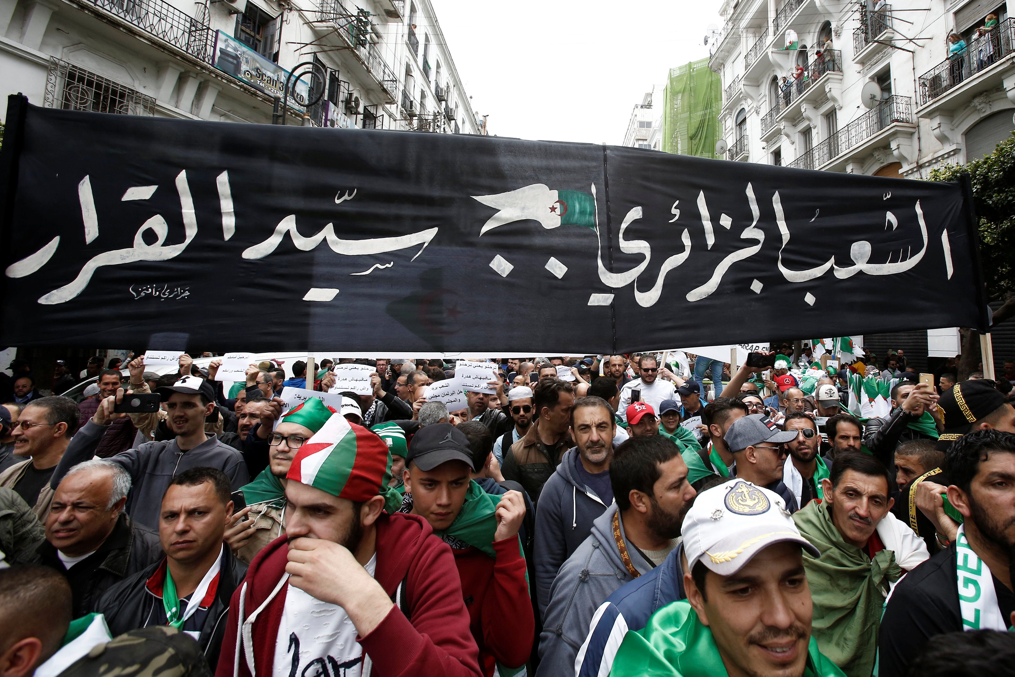 قايد صالح يُحذِّر مجدداً «أذناب العصابة».. ويؤكد: «غالبية الجزائريين مع إجراء الرئاسيات»