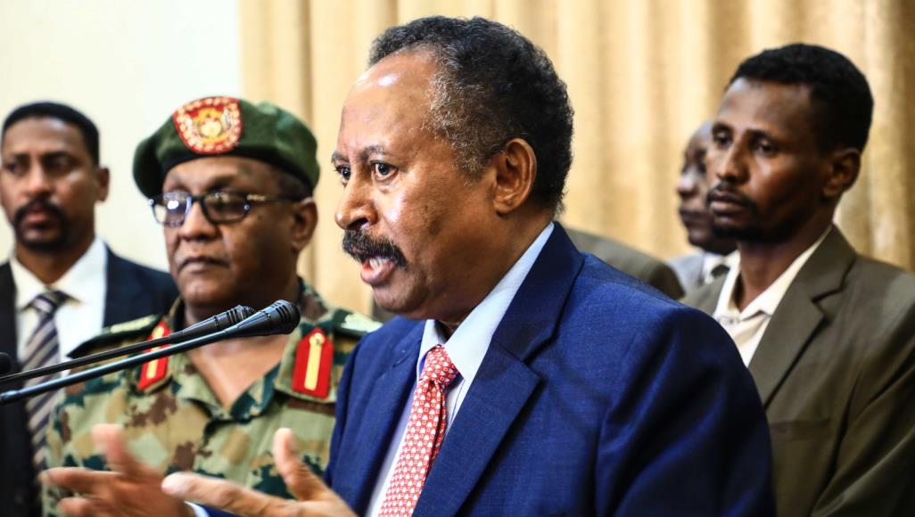 البشير أورثهم أثقالاً فوق أثقالهم.. مخاوف شعبية سودانية من دفع فاتورة «باهظة» لإصلاح الاقتصاد