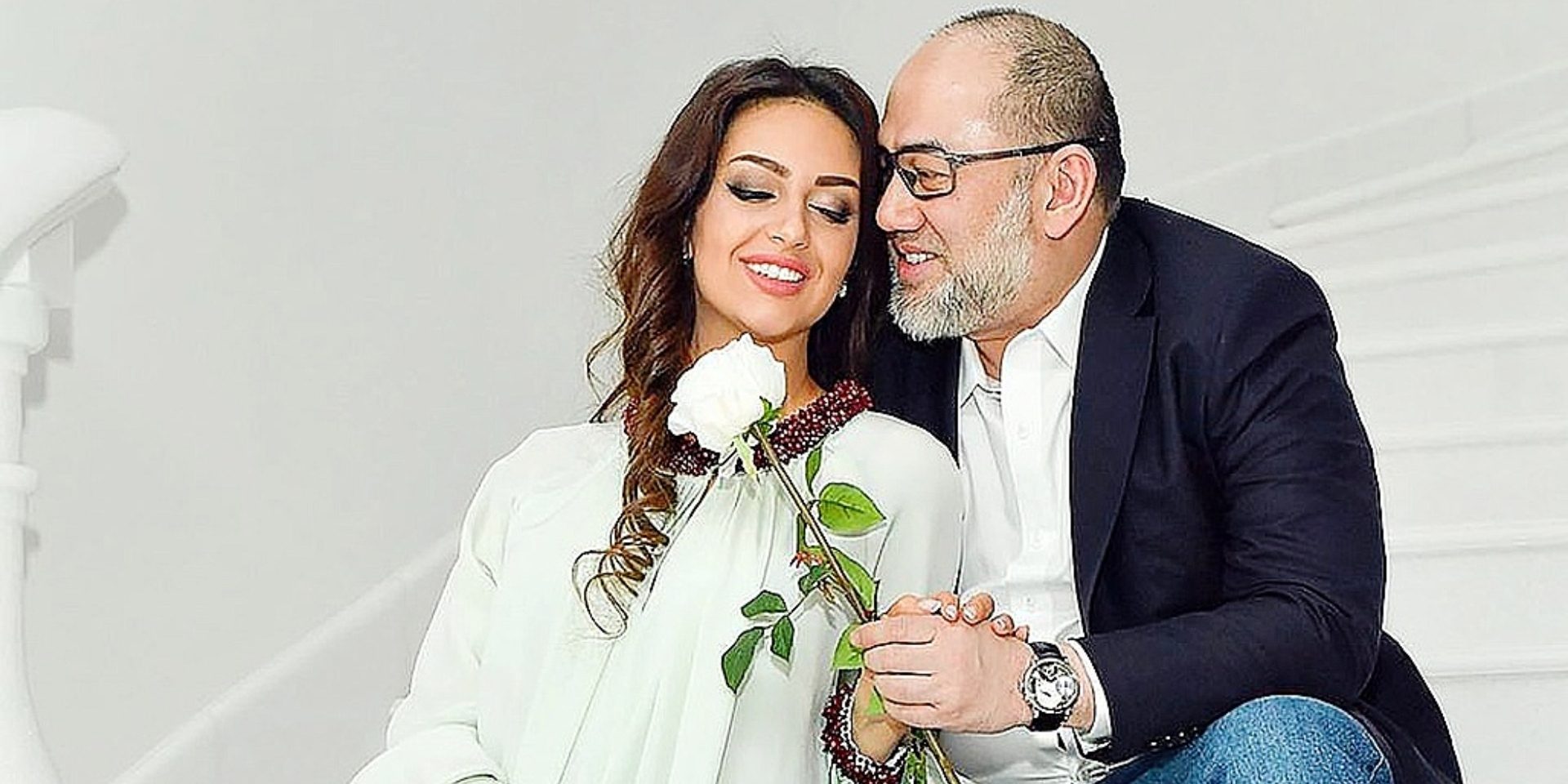 ملك ماليزيا يخرج عن صمته ويُعبّر عن ندمه لزواجه من ملكة جمال روسيا