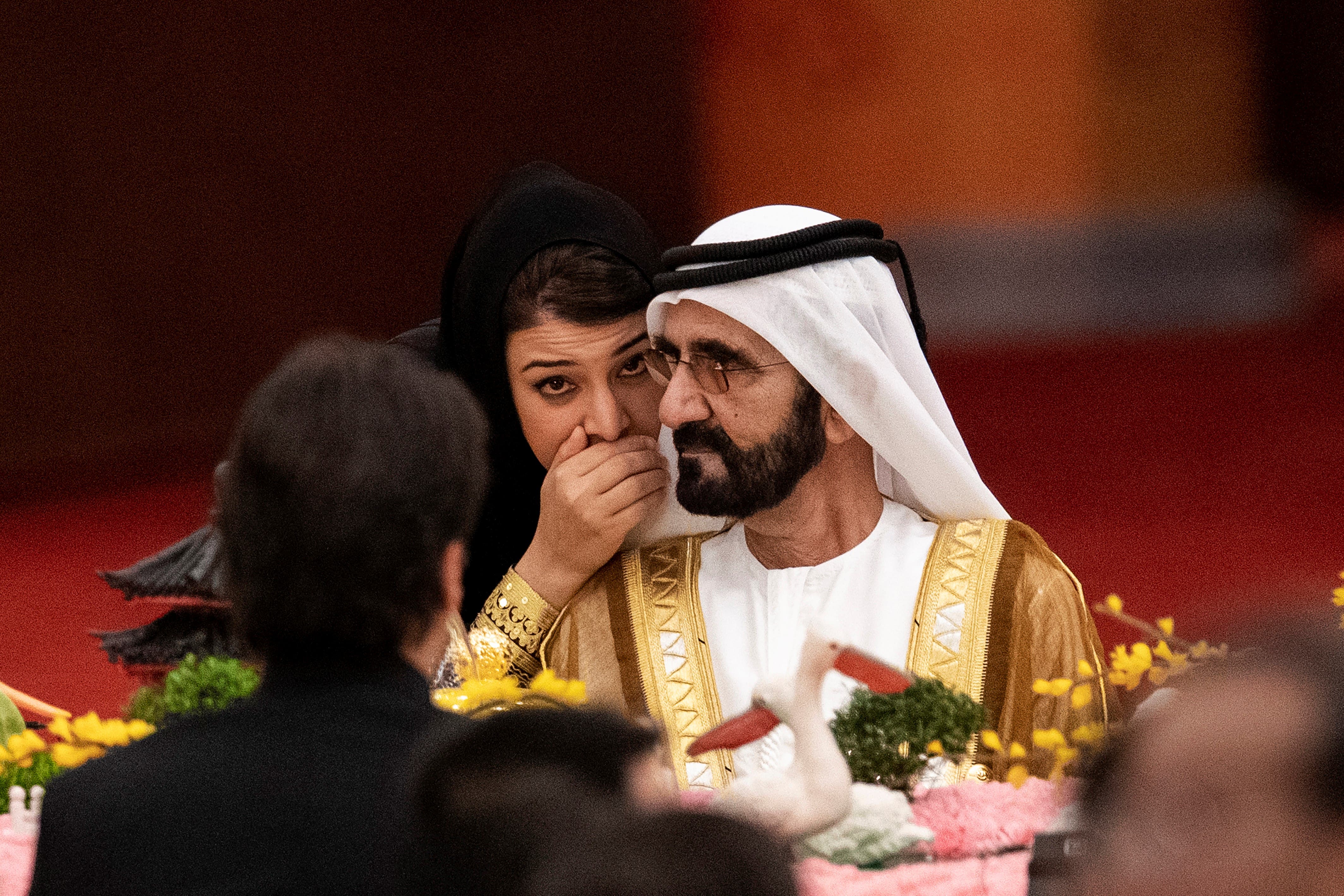 محمد بن راشد يهاجم مغردين إماراتيين ويتوعدهم، وضاحي خلفان يرد بتغريدة
