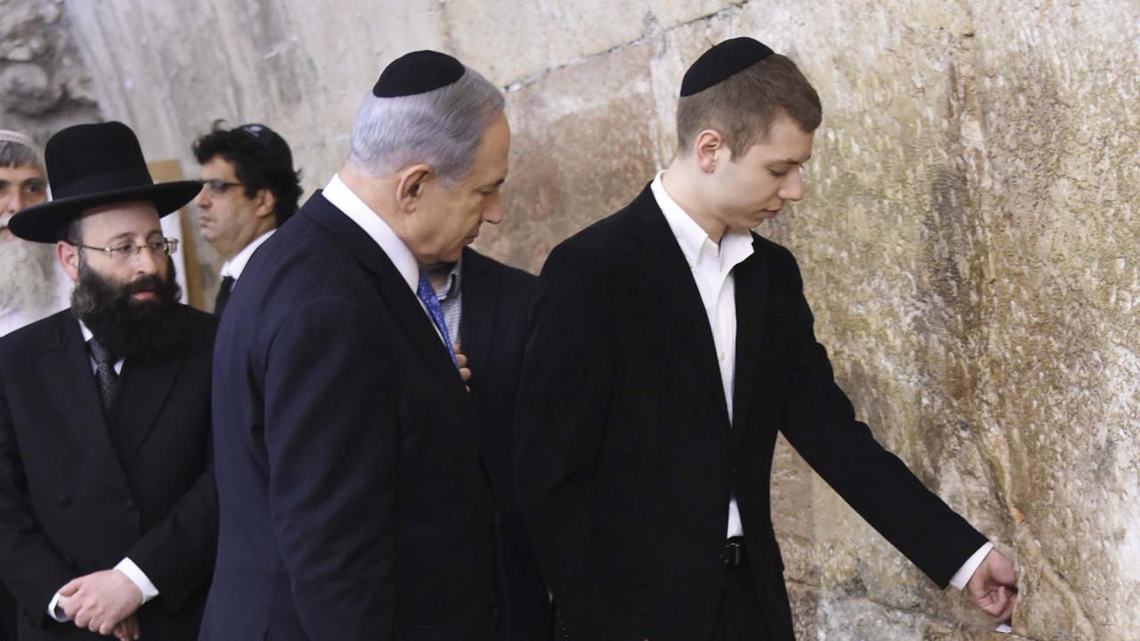 القوانين الدينية تثير الإسرائيليين أكثر من النزاع مع الفلسطينيين.. هكذا يستخدمها نتنياهو لتشكيل الانتخابات