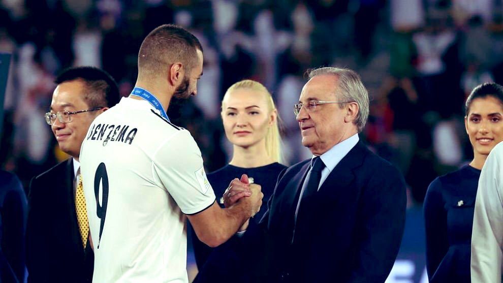 «مرتان لم أسيطر فيهما على انفعالي».. بيريز يكشف شيئاً فريداً قام به بنزيمة في ريال مدريد