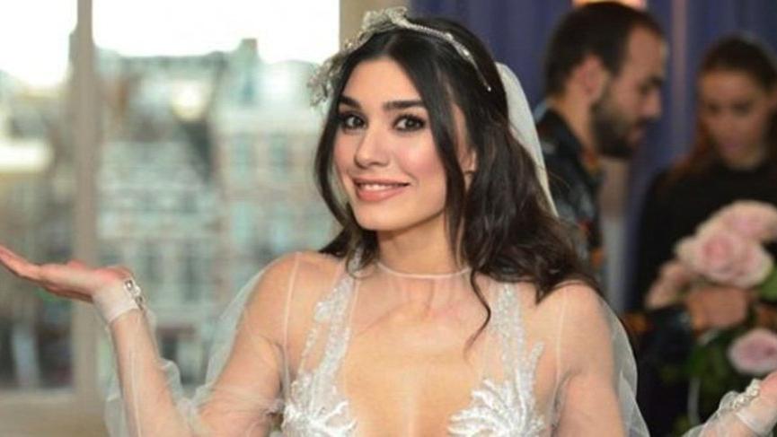 بطلة «العشق ومافي» بورجو كيراتلي تعود لطليقها المغني أكتشيل بعد 20 يوماً فقط من الانفصال!