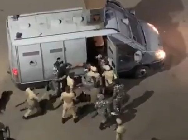 اعتقال وضرب للعديد من الأشخاص خلال تظاهرات ضد السيسي