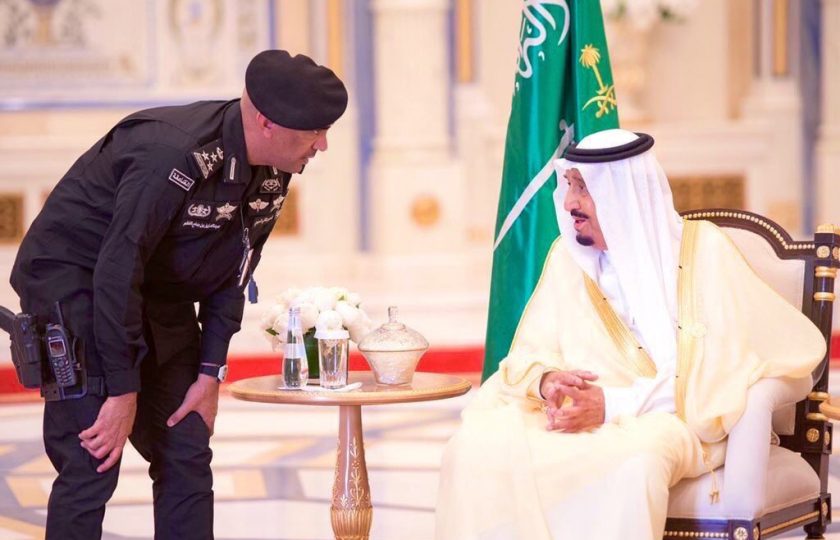 الملك سلمان يُعلق على مقتل حارسه الشخصي.. وبن سلمان: وفاته مؤلمة