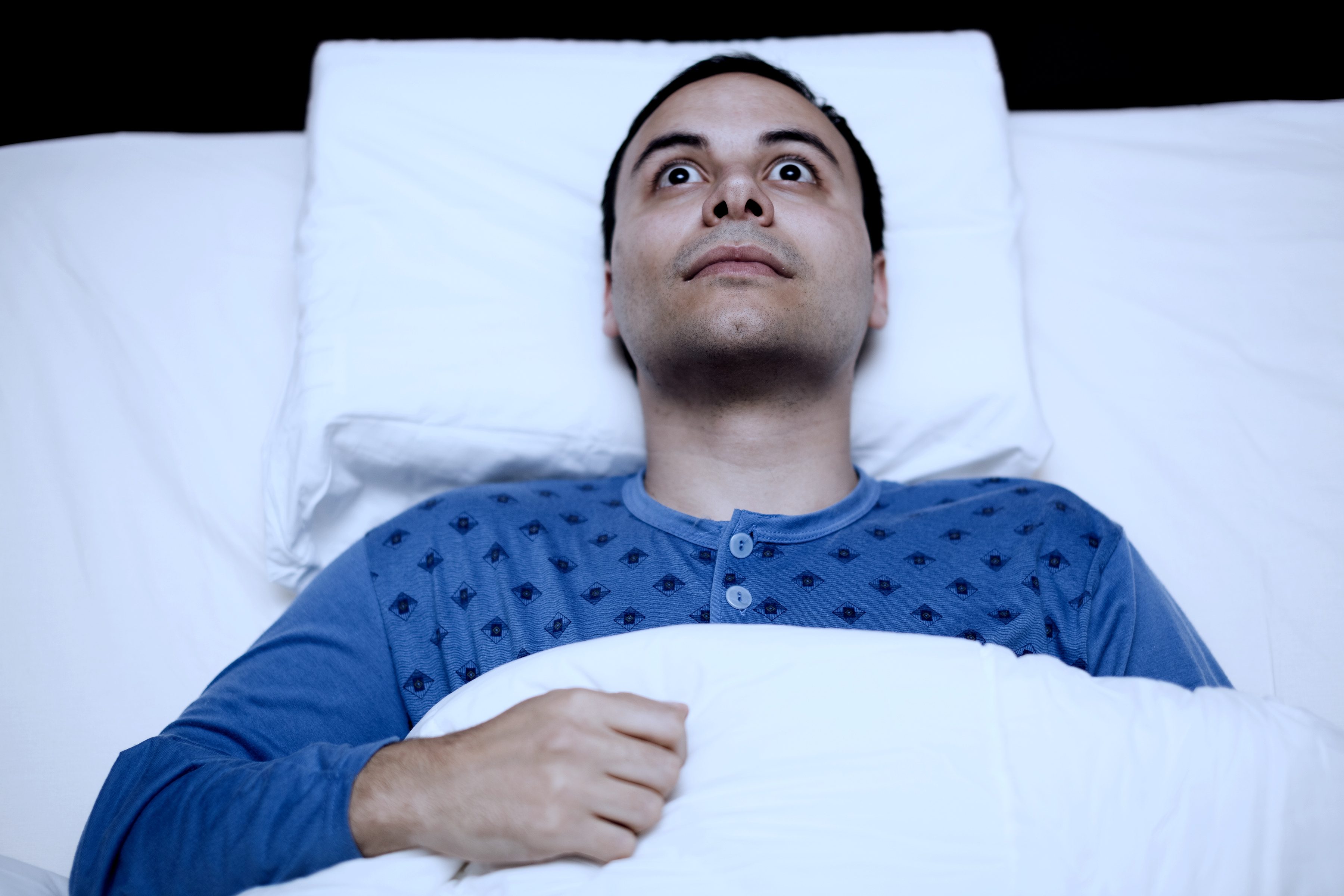 ماذا تفعل عند الاستيقاظ المفاجئ في الليل؟ إليك خطوات عملية للعودة إلى النوم