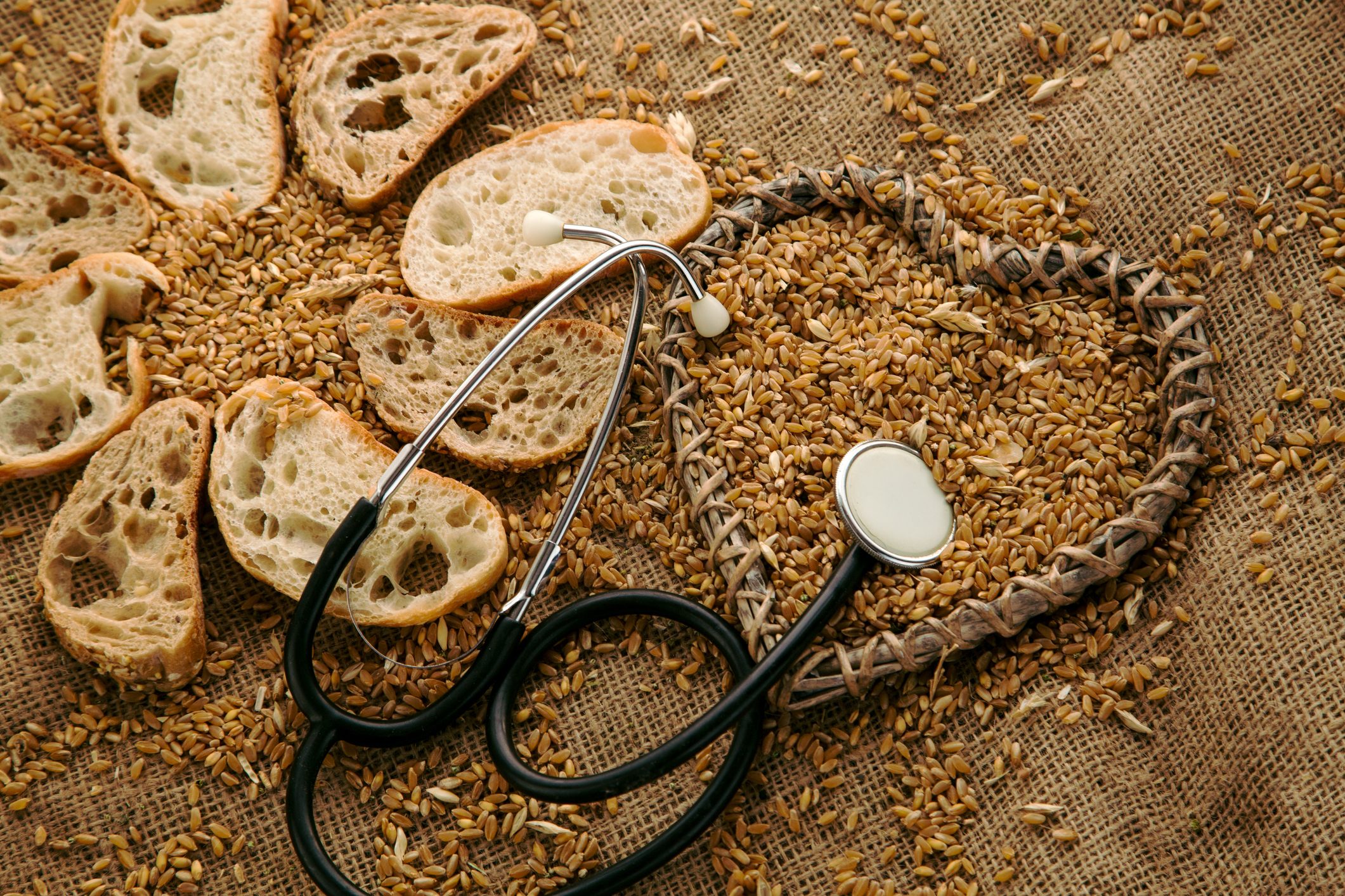 يرفع تناوله خطر إصابة بعض الأطفال باضطرابات الهضم.. ما هو الغلوتين وما آثاره؟