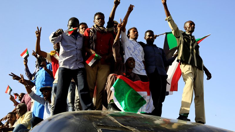 من السودان لهونغ كونغ.. لماذا تجنبت الموجة الحالية من الاحتجاجات مصير الربيع العربي؟