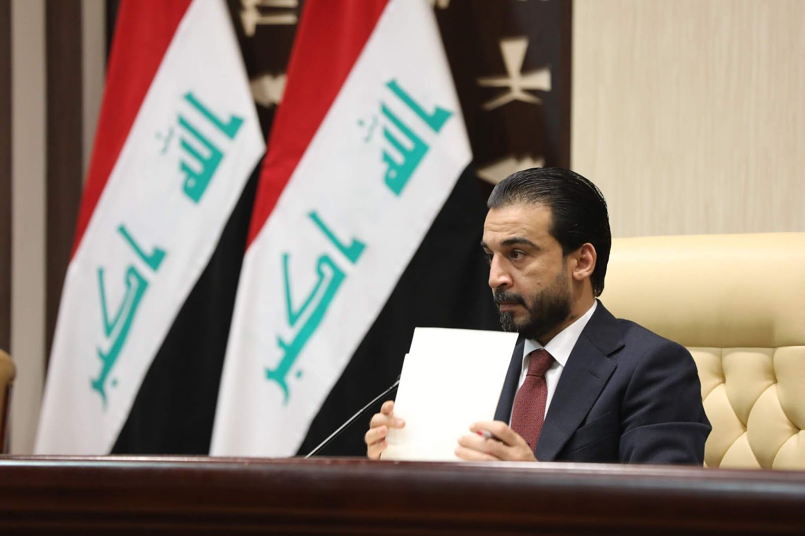 «نحتاج لثورة حقيقية ضد حيتان الفساد».. رئيس البرلمان العراقي يدعم المتظاهرين