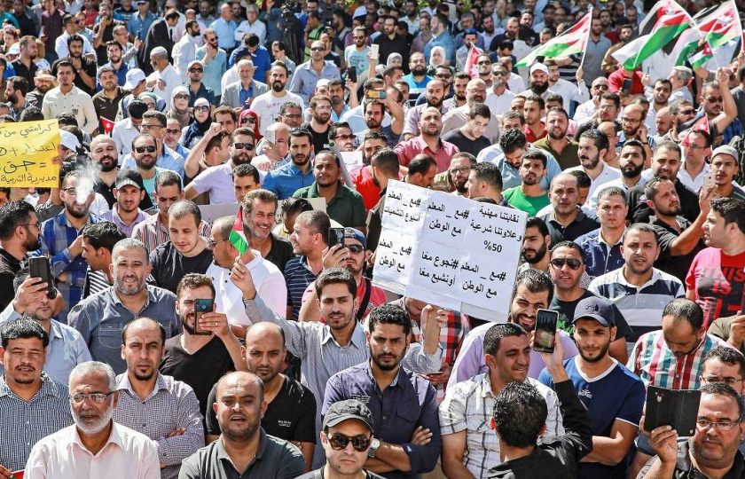 وزير التربية والتعليم الأردني يستقيل من مهامه على خلفية «أزمة المعلمين» الأخيرة