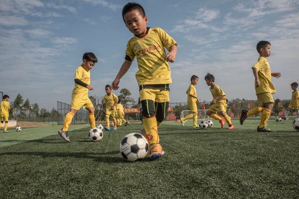 خطة بكين للفوز بكأس العالم.. لا تكتفي بتجنيس اللاعبين بل تمنحهم مواصفات صينية أيضاً