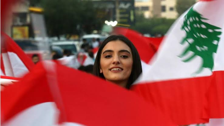 ما يجب أن يتعلمه العرب منا نحن ثائرات وجميلات لبنان