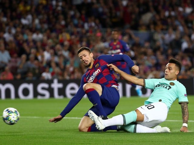 شعرنا بخيبة أمل.. مهاجم إنتر ميلان يجلد ذاته على إضاعة الفرص أمام برشلونة