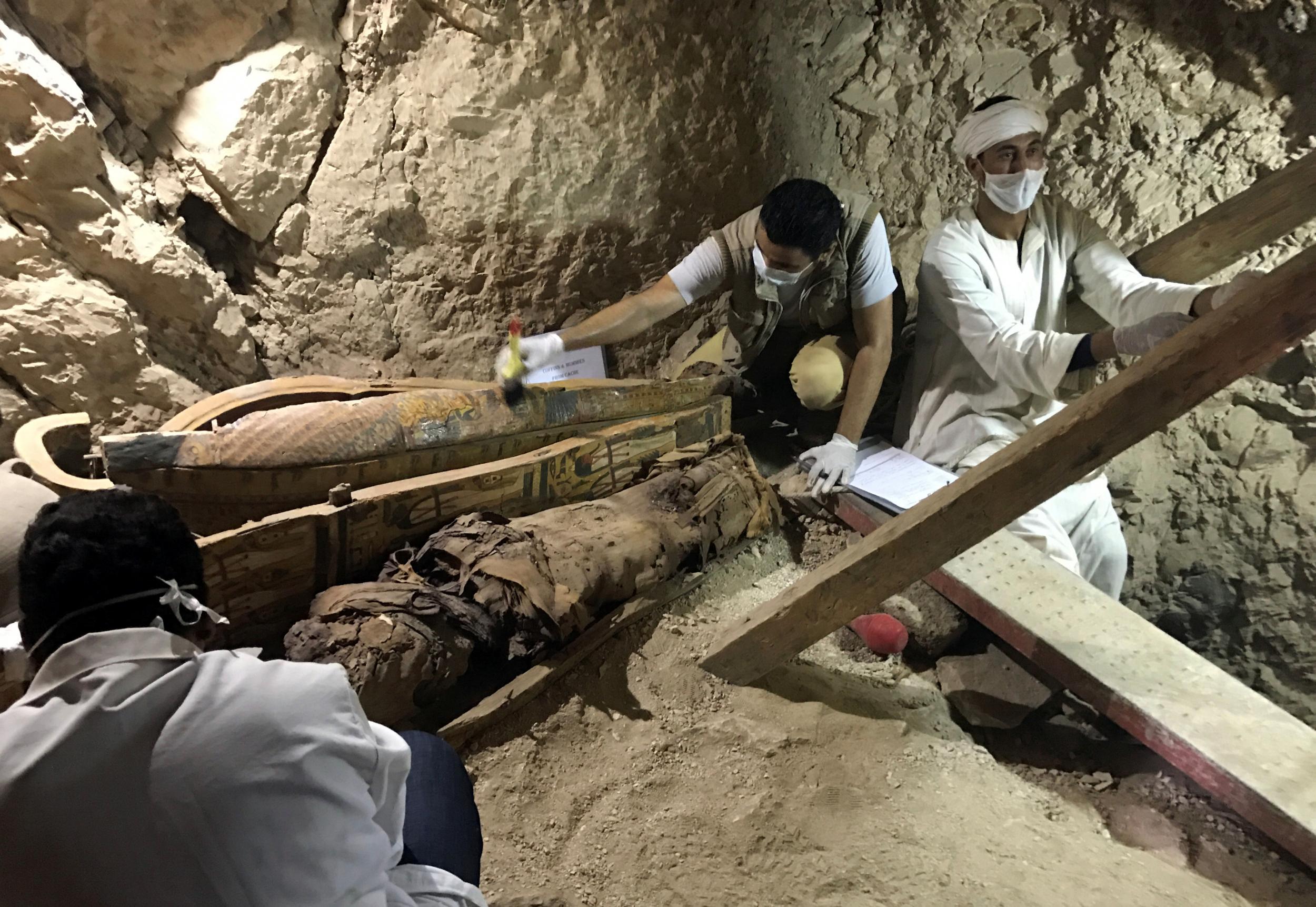 علماء آثار مصريون يكتشفون «منطقة صناعية» للفراعنة مليئة بآثار ملكية
