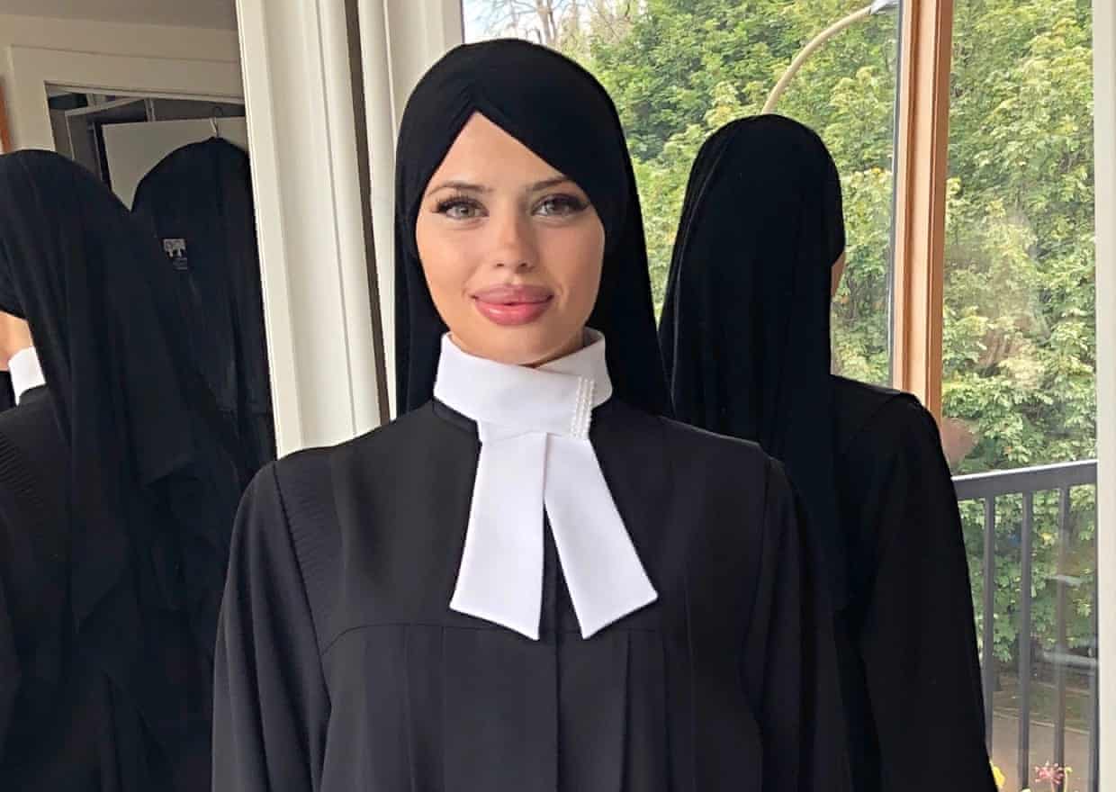 كانت تحلم بمنصب المدعي العام لكنهم حطموا أحلامها، والسبب أنها ترتدي الحجاب