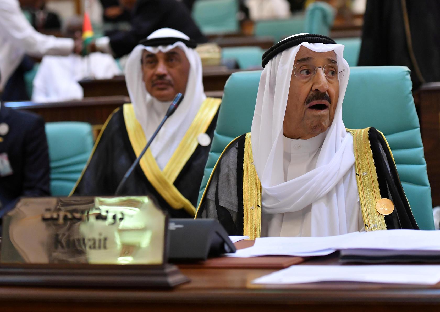 بعد صراع بينهما.. إقالة وزيرَي الداخلية والدفاع بالكويت، ورئيس الوزراء يعتذر للأمير عن عدم تشكيل الحكومة