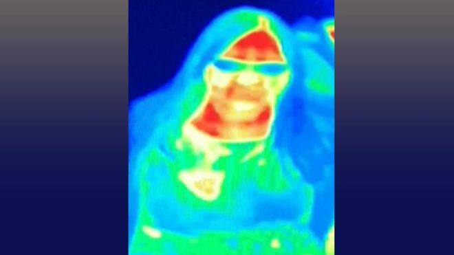 سائحة تكتشف إصابتها بسرطان الثدي بفضل صورة التقطتها في متحف