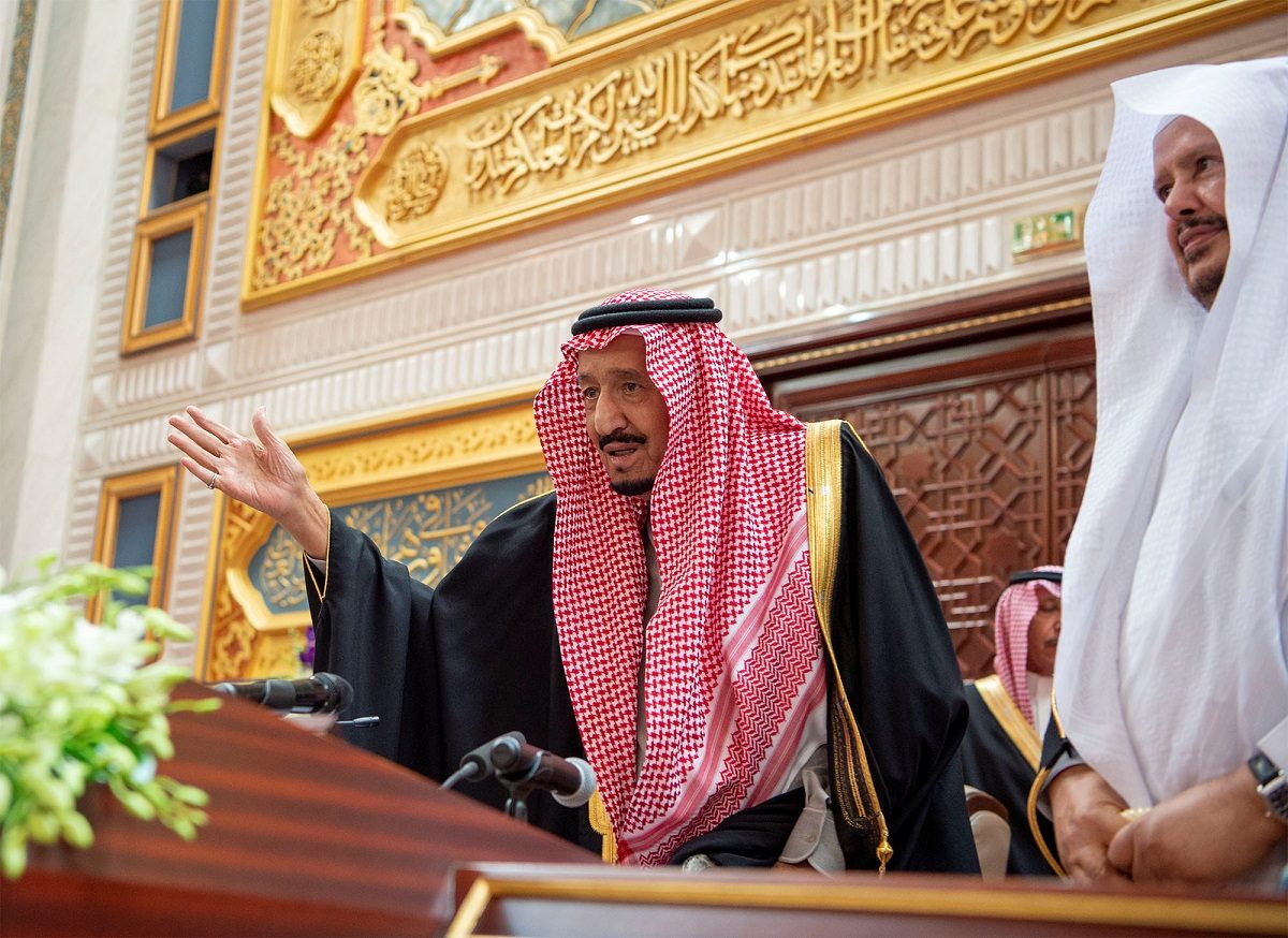 الملك سلمان يكرِّم سعوديين تبرعوا بأعضائهم ويمنحهم أوسمة ملكية