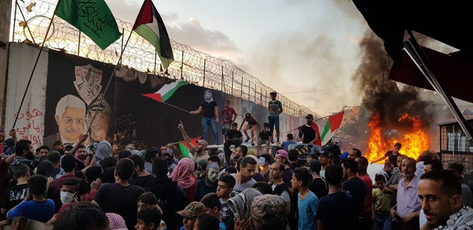 أوضاع كارثية وفقر لا يرحم وتهميش لبنانيّ متعمد.. لماذا ينتفض فلسطينيو لبنان الآن؟