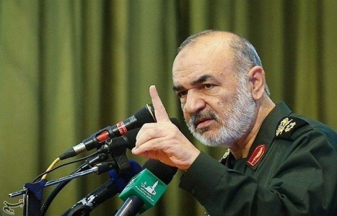 قائد الحرس الثوري الإيراني يوجه رسالة تحذيرية للسعودية وأمريكا