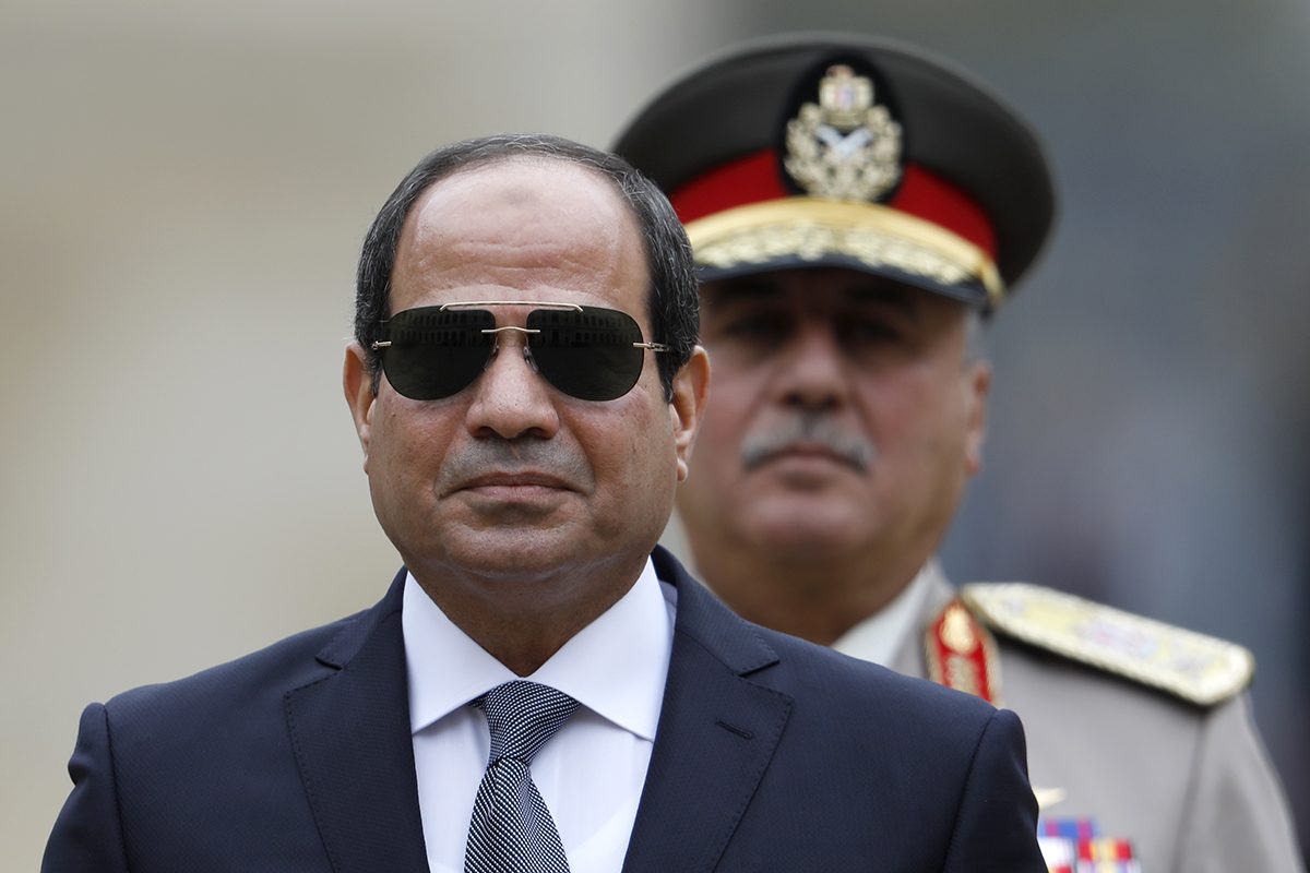 تدخُّله في كل شيء أصبح ترفاً لم يعد بإمكان الدولة تحمُّله.. بلومبيرغ: جيش مصر يقوِّض نهضتها الاقتصادية