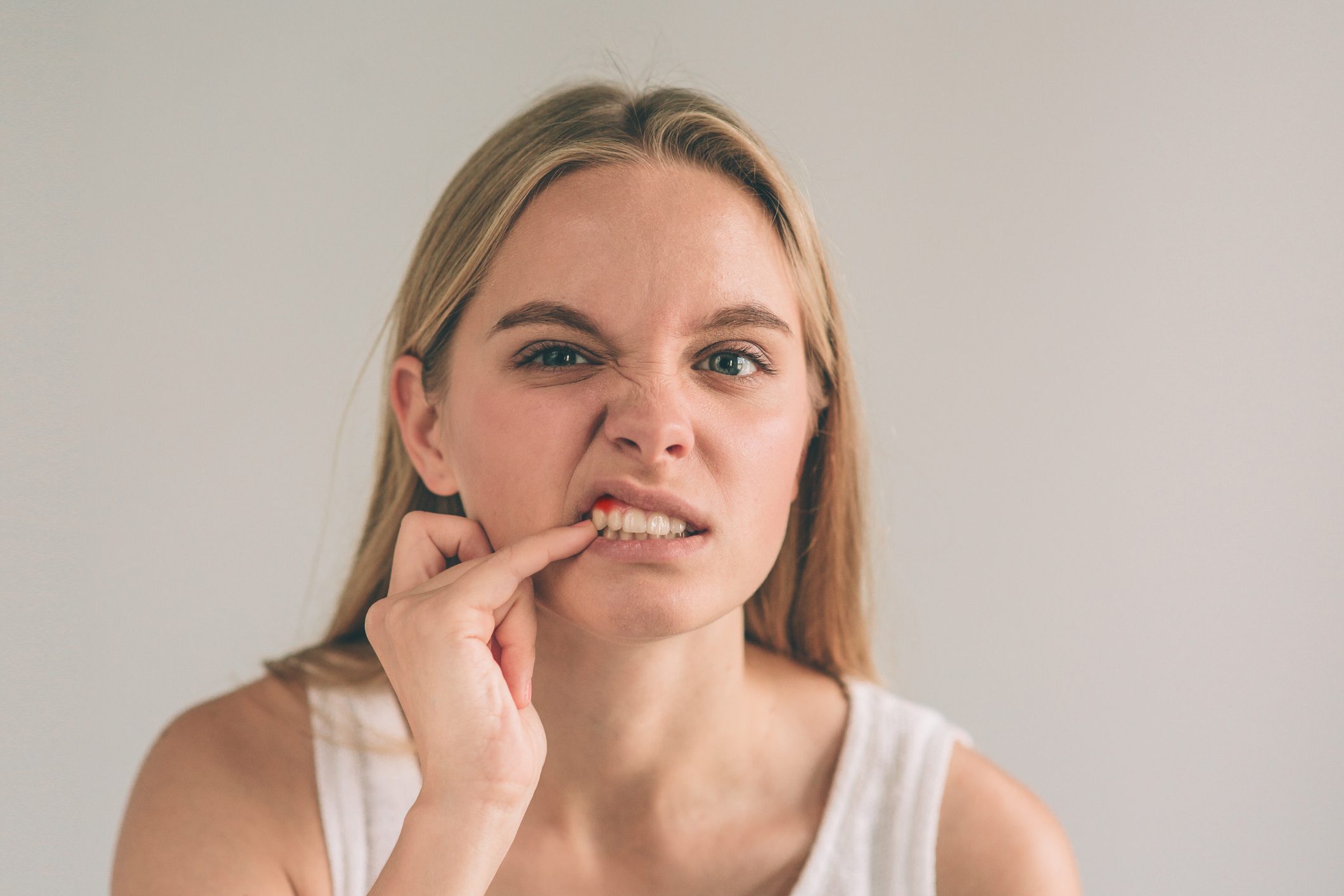 تنظيفها بالفرشاة يومياً قد لا يكون كافياً.. 8 أطعمة تقي من تسوُّس الأسنان