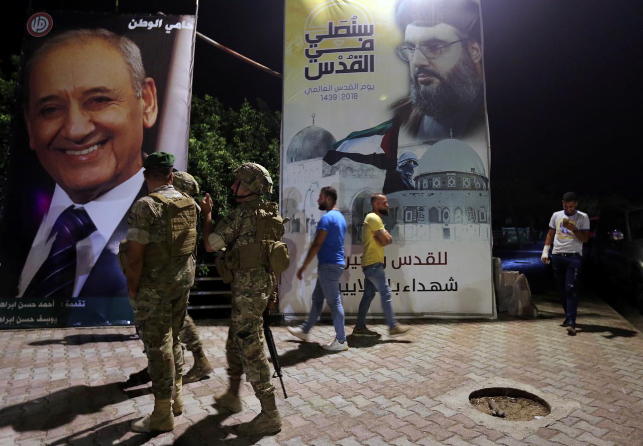 ملوك الطوائف في لبنان.. من الصراع المسلح إلى المواجهة بالجماهير، فلماذا غيروا أدواتهم الآن؟