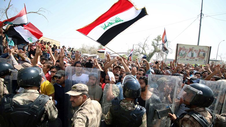 خلافات بين الجيش والأمن بالعراق حول التعامل مع المتظاهرين.. كيف تسبب النفوذ الإيراني بهذه الانقسامات؟