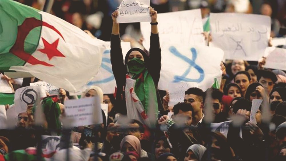 مرحلة جديدة.. هل يحصد الجزائريون في 2020 ما زرعوه بانتفاضتهم السلمية؟