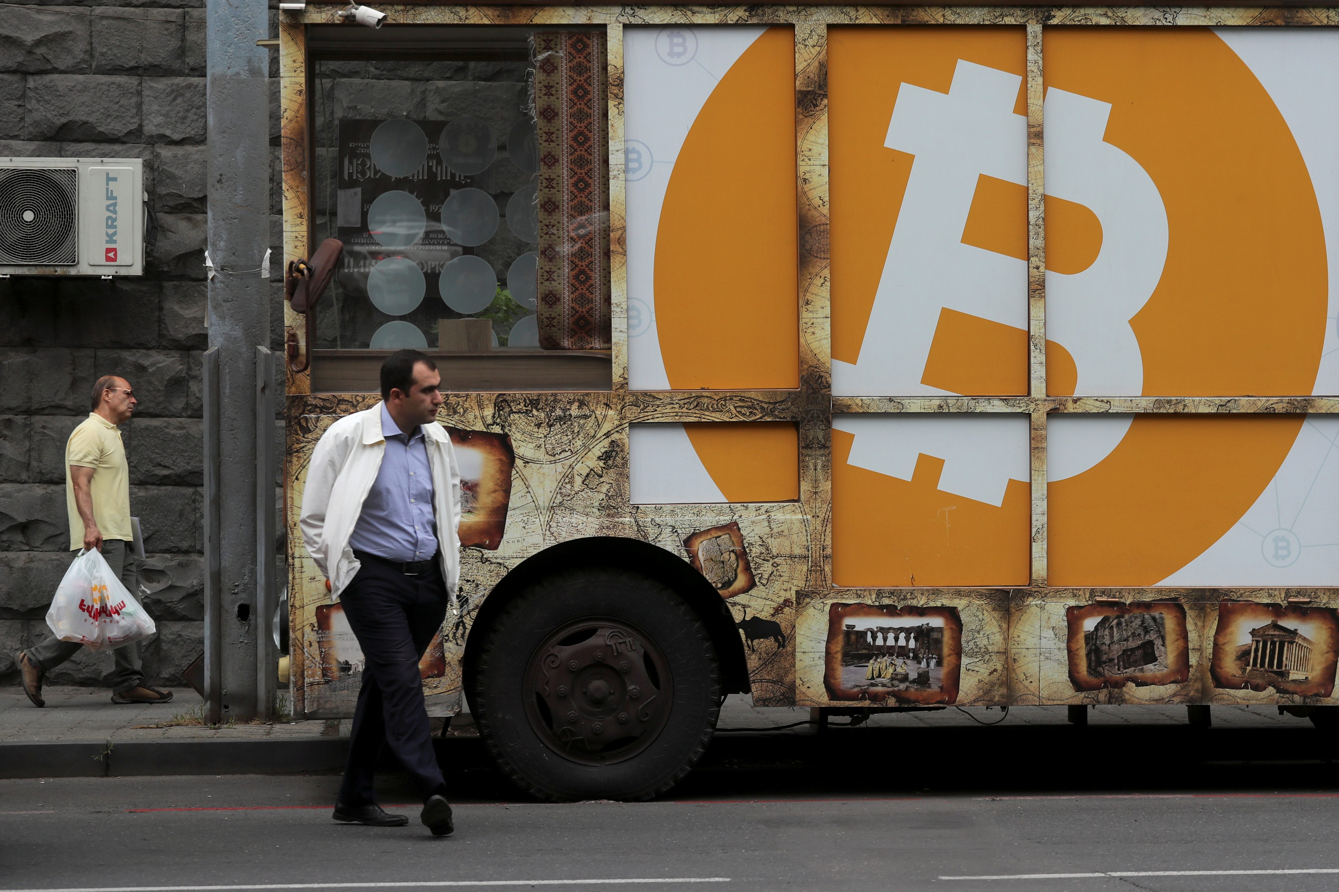 خسروا 190 مليون دولار.. عملاء يتهمون شركة عملات مشفرة شهيرة بالنصب عليهم