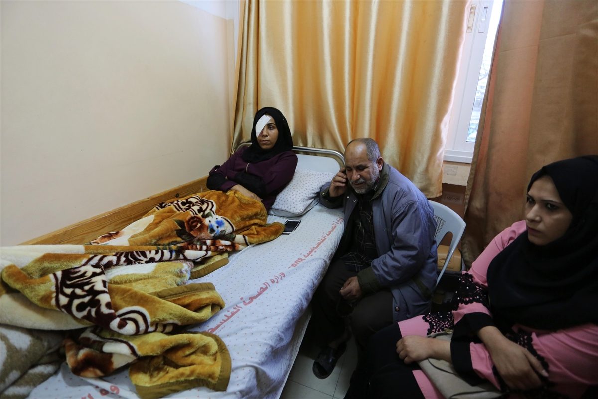 رصاصة إسرائيلية مقصودة تطيح بـ«عين» شابة فلسطينية أثناء مسيرات العودة